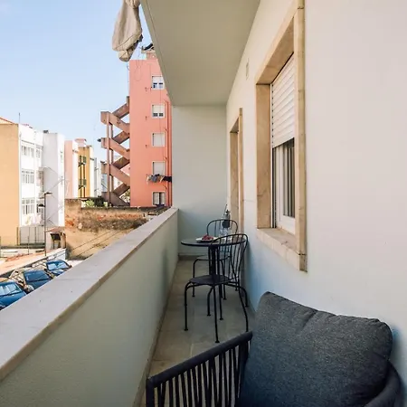 Soconusco - 1 Bedroom And Balcony In Bairro Azul Lissabon